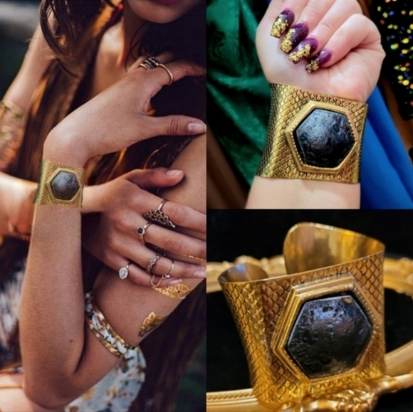 Vintage Black Obsidian Stone Bezel Fish Scale Cuff Gold Bracelet - Picture 7 of 14